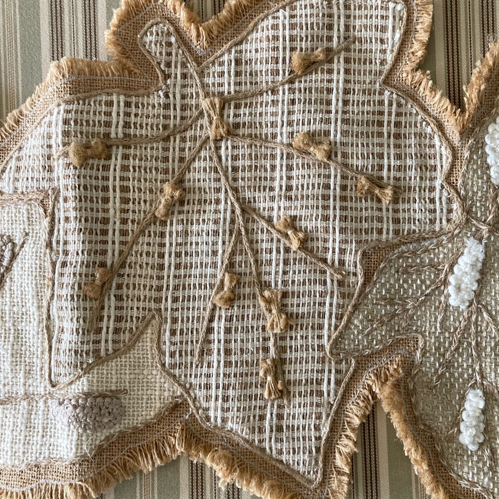 Table runner - fall leaves - Picture 3 of 7